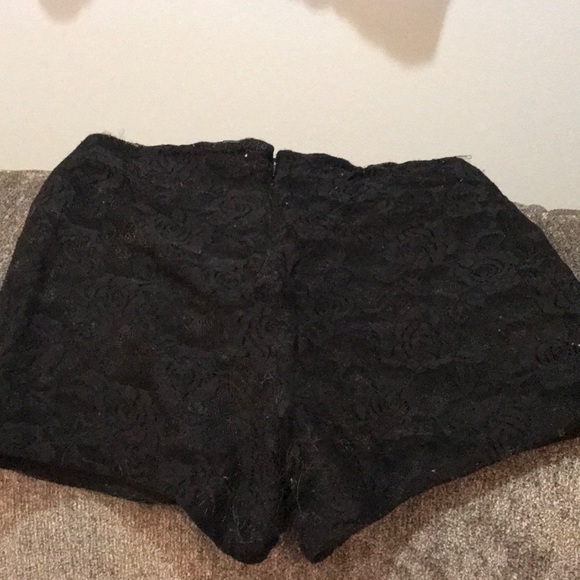 H and m beaded shorts. Size xs. Black - Picture 2 of 2